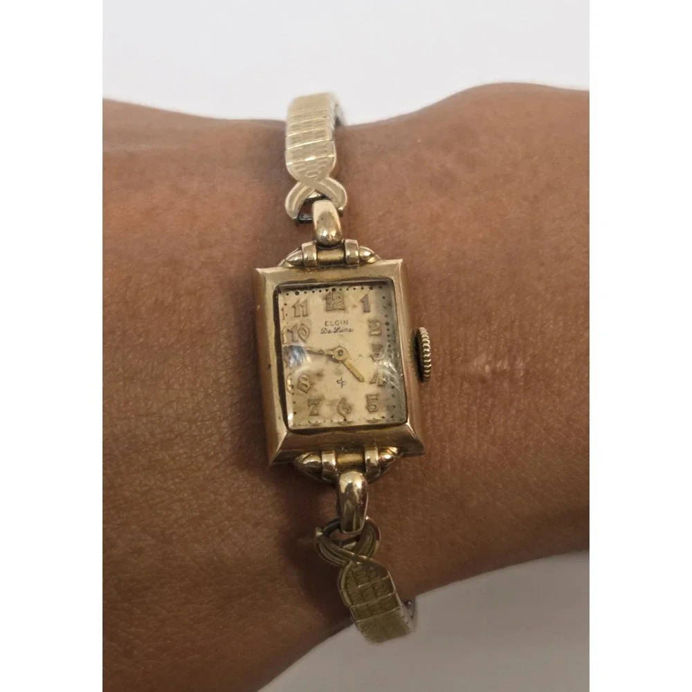 Vintage Women's Manual Elgin DeLuxe Wristwatch 10K Gold-filled Square Case 1940s